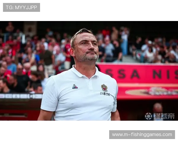 尼斯队训练基地遭极端球迷围堵，球员莫菲遭受攻击